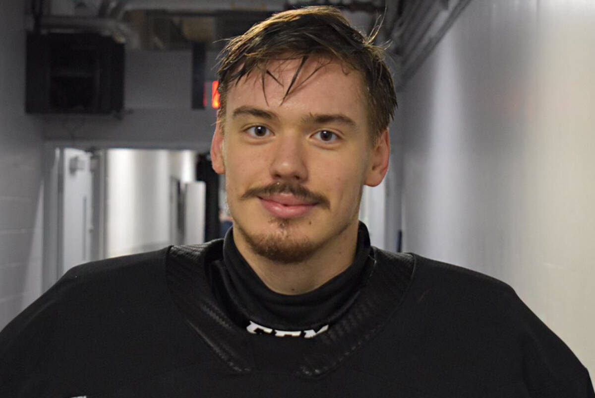 Ebotsfordas Canucks vārtsargs Artūrs Silofs atzīts par AHL mēneša labāko vārtsargu