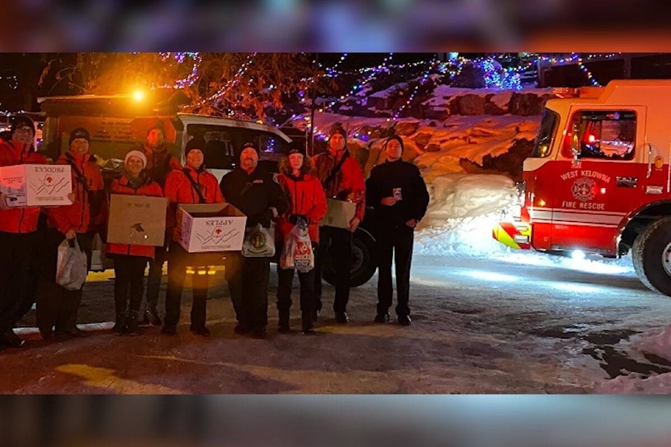 web1_231207-wek-firefighterfood-gfds_1