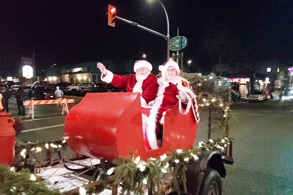 A Winter Lights Parade wouldn’t be complete without the appearance of Santa and Mrs. Claus seen here Saturday, Dec. 2 in downtown Williams Lake. (Monica Lamb-Yorski photo - Efteen) 