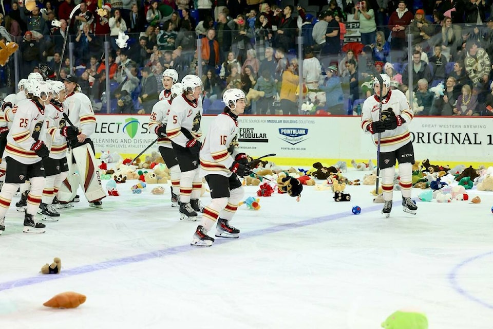  Vancouver Giants lost 8-7 to the Everett Silvertips in a wild, back-and-forth game on Teddy Bear Toss night at the 91ԭ Events Centre on Saturday, Dec. 9. (Rob Wilton/Special to 91ԭ Advance Times) 