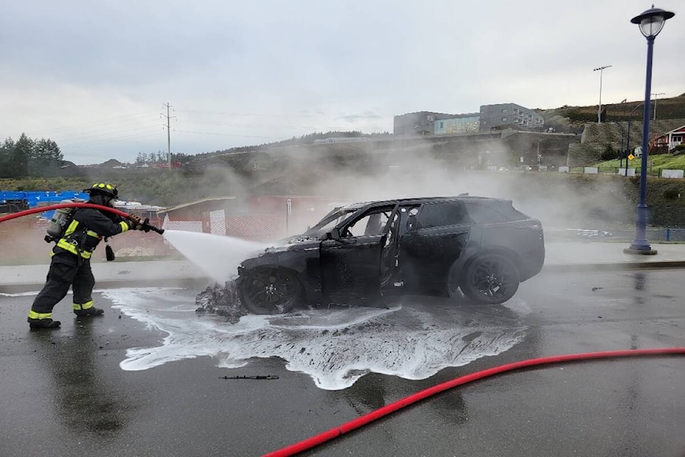 web1_231213-gng-car-in-flames_1