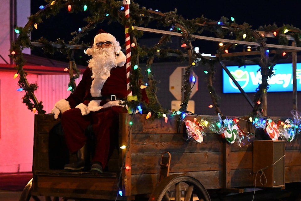 Santa greeted the parade in an old fashioned wagon during Keremeos’ annual Light Up Festival and Parade on Saturday. (Brennan Phillips The Review) 