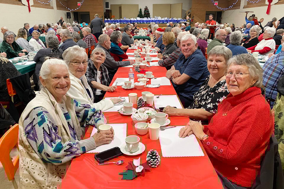 Community members enjoy dinner at the 20th Seniors Christmas Dinner hosted by HUB International on Second Avenue South on Dec. 9, 2023, at Sacred Heart Hall. From left to right: Cindy Jacobsen, Margaret Andrew, Joan McKay, Ross Titford, Kay Titford and Christina Ford. (Kim Kimberlin photo - Efteen) 