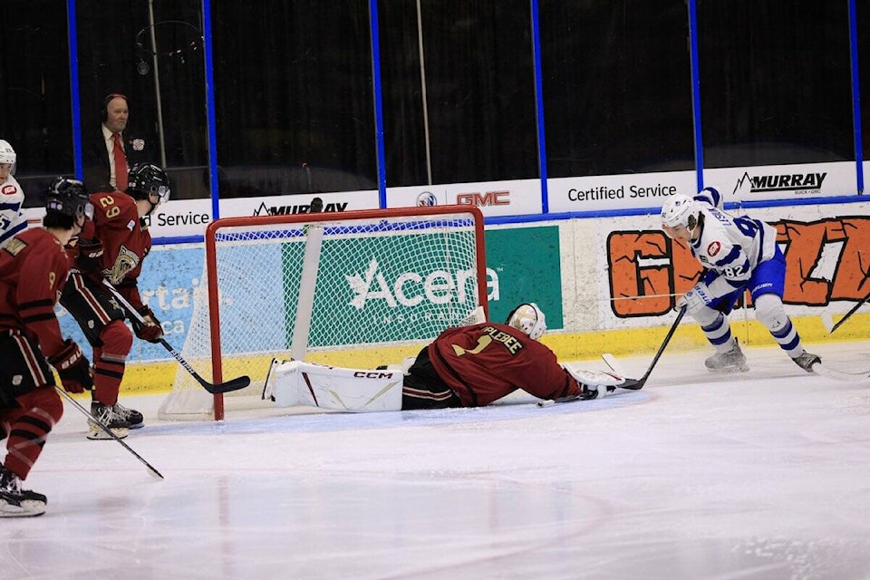 web1_231216-kcn-warriors-vees_1