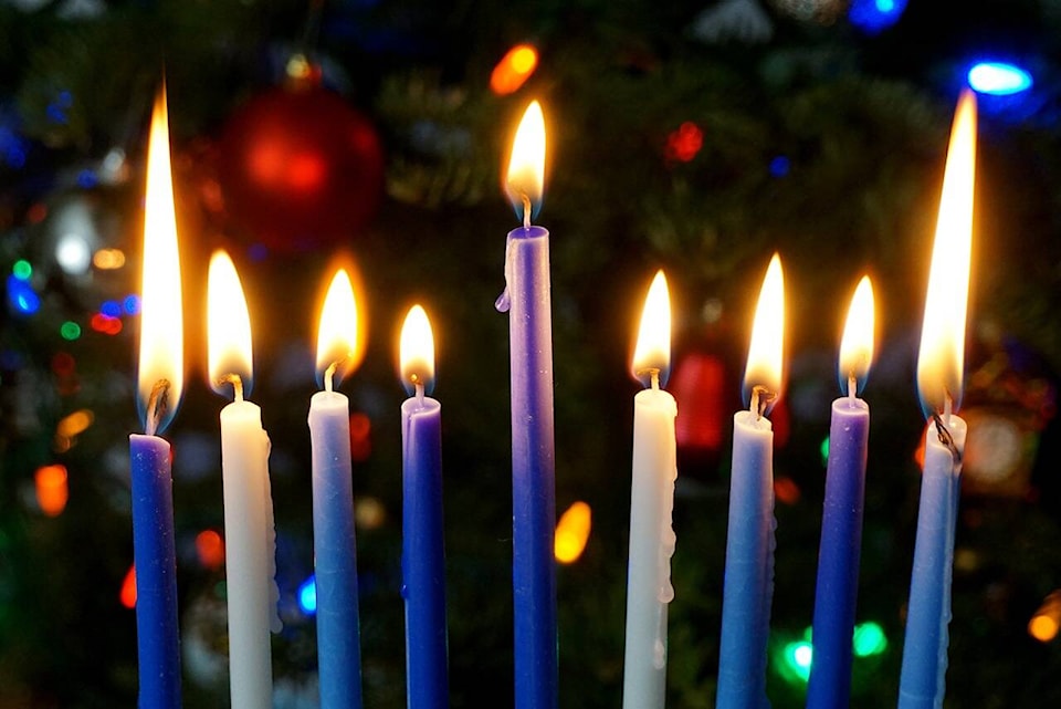 web1_231221-cpw-lji-newcomer-holiday-plans-candles_1