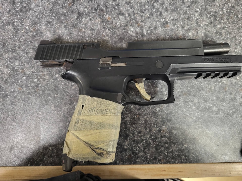 web1_231221-inu-ykfortsmithhandgun-_1