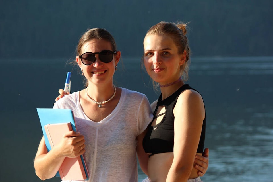 web1_231221-vms-ukraine-women-biz-ukraine_1