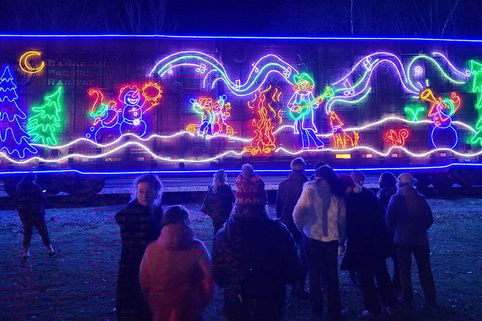 web1_231222-aho-holiday-train-photos_2