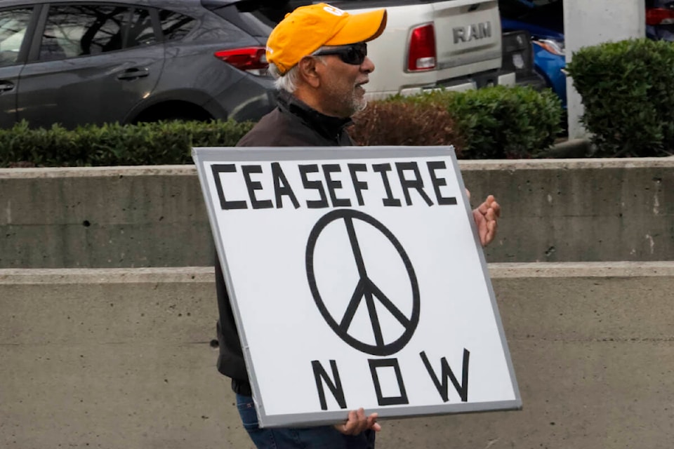 VIDEO: Maple Ridge marches for peace in the Middle East - Maple Ridge