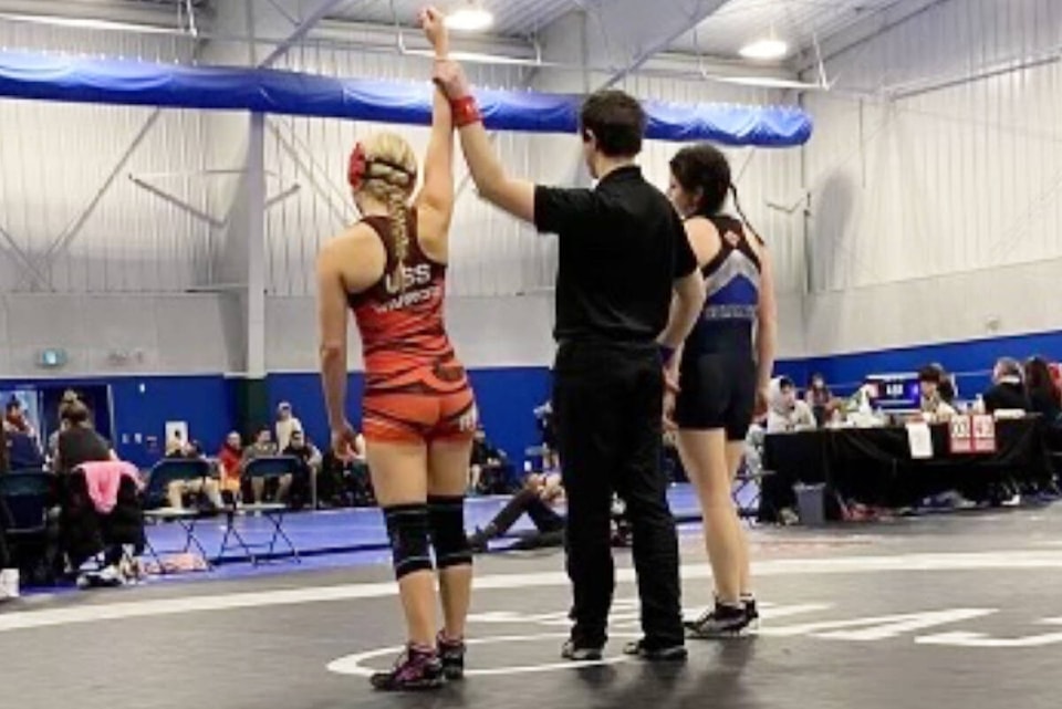 web1_231227-uwn-uss-wrestling_1