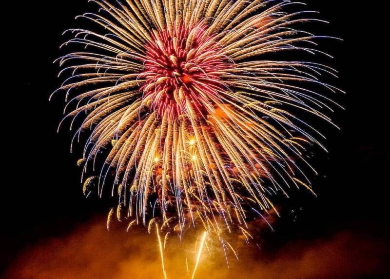 web1_fireworks-vib-230629-picz_2