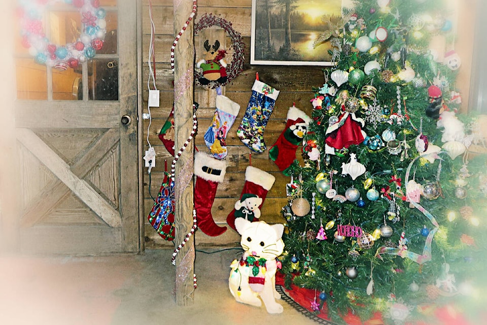 web1_rsz-enman-waiting-for-santa-2