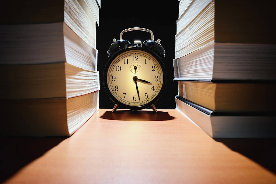 web1_160629-mir-alarmclockbooks