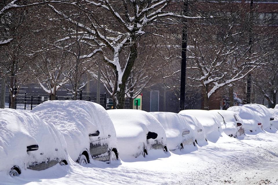 web1_221229-kcn-more-snow-removal-parkedcarssnow_1