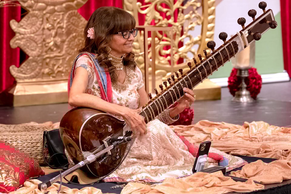Sitarist Anju Bedi performed at the 2023 Giving Hearts fundraising gala. (91ԭ Advance Times files) 