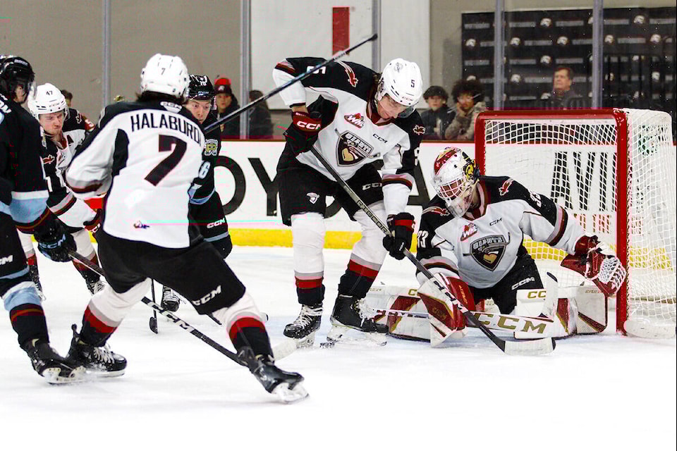  Vancouver Giants netminder Brett Mirwald kept his team in the game with a 50-save performance against the Portland Winterhawks on Sunday evening, Dec.31 but G-men were shut out 3-0. (Keith Dwiggins/Special to 91ԭ Advance Times) 