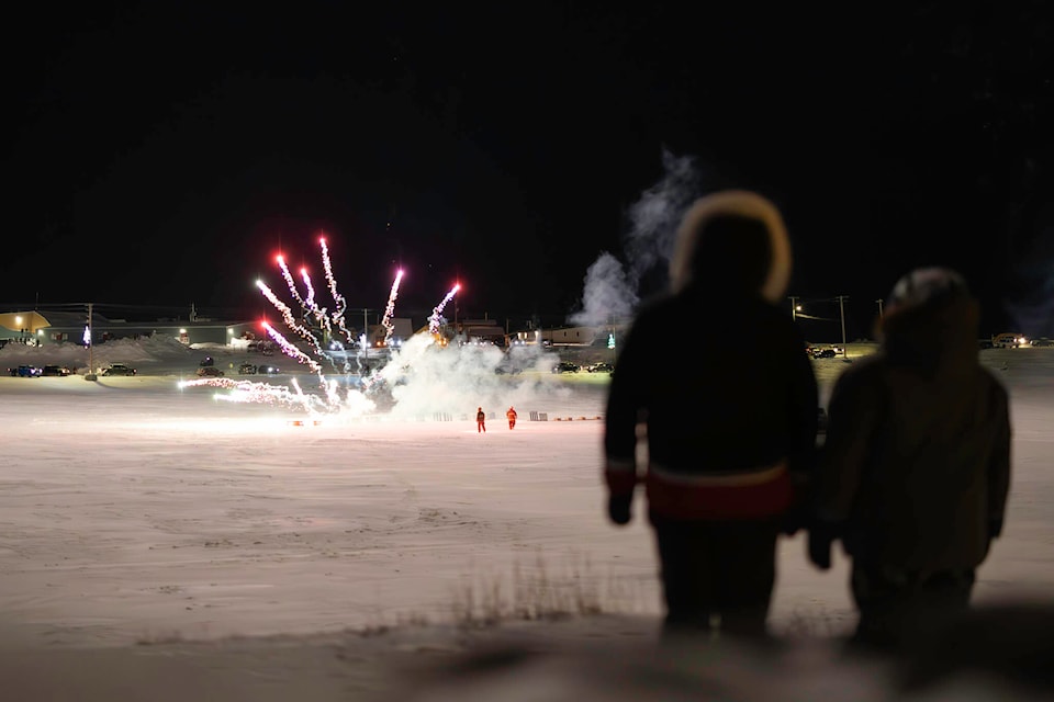 web1_240103-kiv-fireworks_3