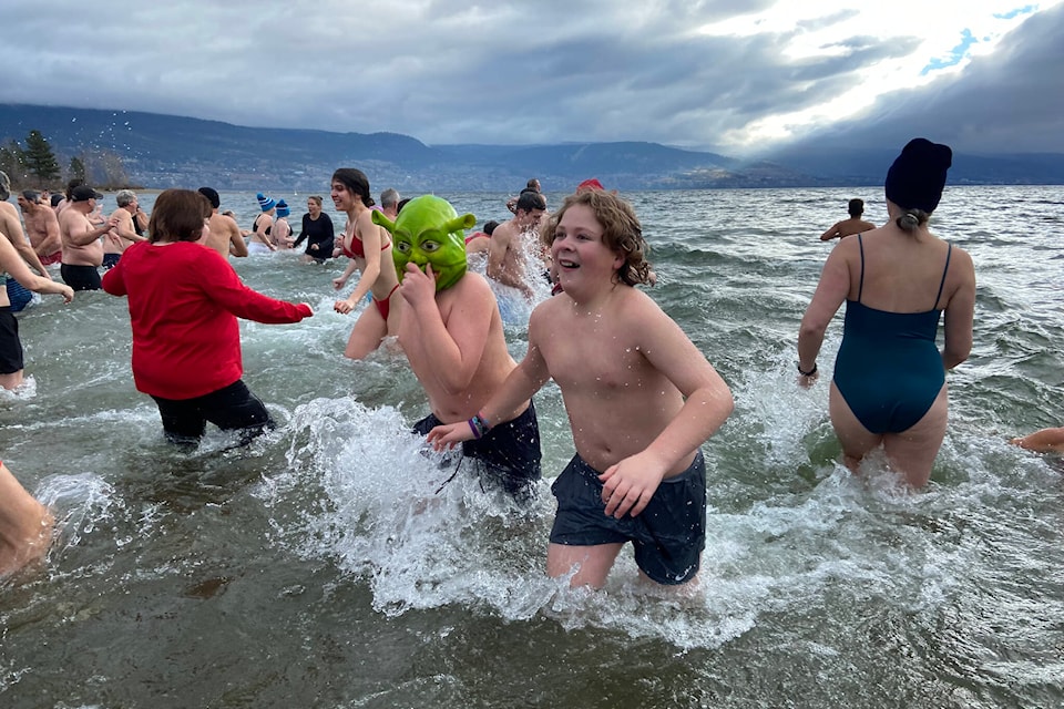 PHOTOS: Hundreds plunge into 2024 in Summerland - Penticton Western News