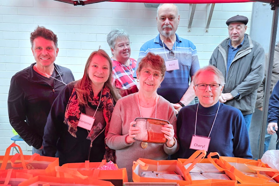  More than 60 families were served free meal boxes at the Aldergrove Food Bank by Sunny Sharma and volunteers on Tuesday, Jan. 2. (Special to 91ԭ Advance Times)  