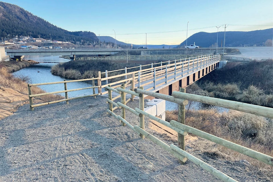 A new pedestrian bridge, pathway and crosswalk connect the Scout Island trail network to downtown Williams Lake opened just before the holidays. (Ruth Lloyd / Williams Lake Tribune) 