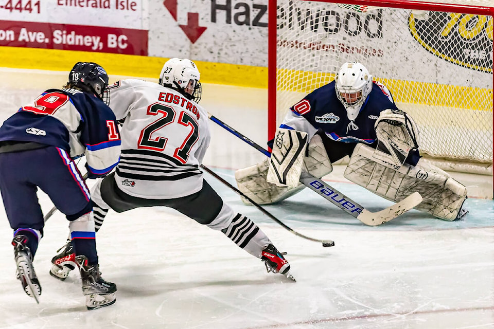 web1_240108-pnr-panthers-wrap-goalie_1