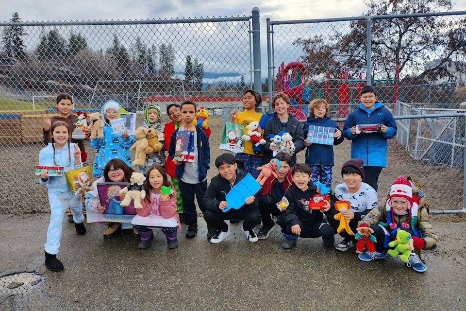 web1_240111-vms-kids-gift-exchange-1_1