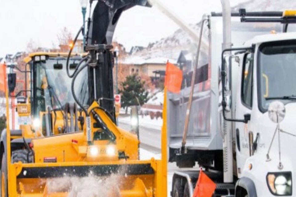 web1_240118-kcn-snowfall-snowplow_1
