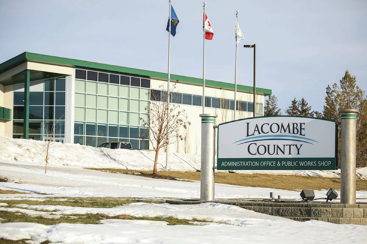www.reddeeradvocate.com