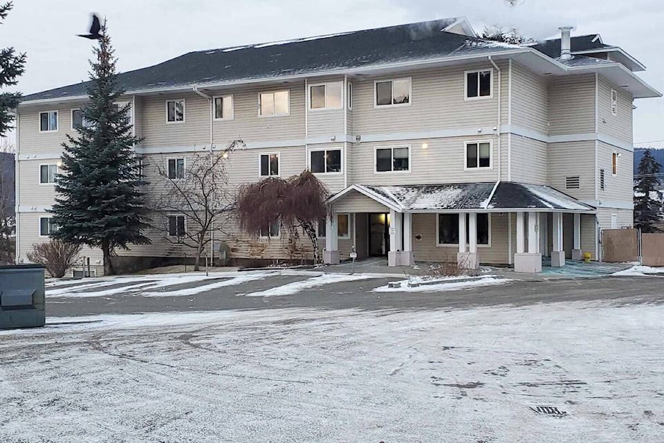 Residents living in Baker Manor on Carson Drive in Williams Lake were forced out of their homes Friday, Jan. 12 due to a water break. (Monica Lamb-Yorski photo - Williams Lake Tribune) 