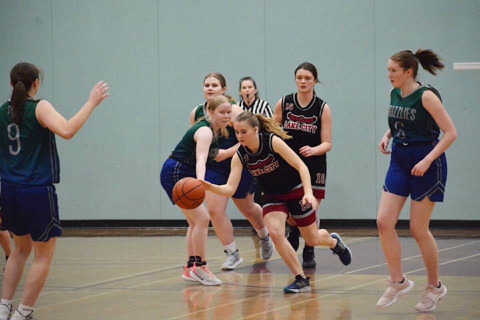 web1_240118-wlt-lcss-basketball-win_3
