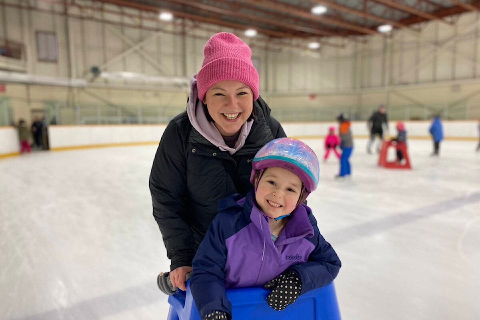 Lauren Munro assists her daughter, Elora, skating during an École Nesika Elementary class field trip on Jan. 18, 2024. (Kim Kimber photo - Efteen) 