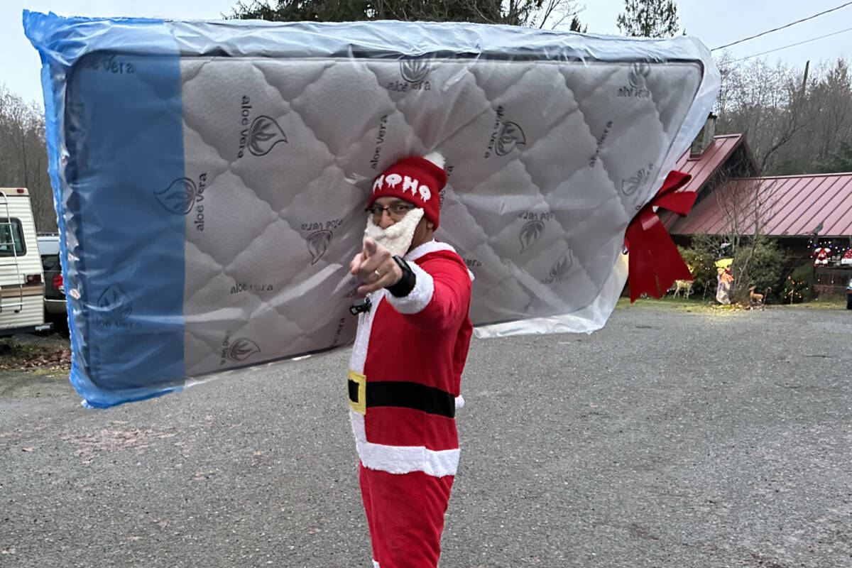 After gifting 12 Christmas mattresses, Parksville retailer keeps the