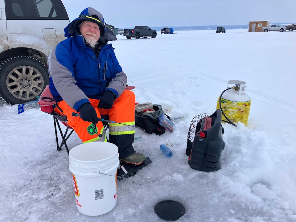 web1_icefishingsylvanlake_1