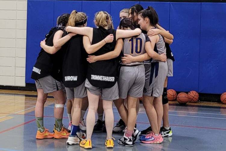 web1_rsz-nts-bss-senior-girls-huddle-20240119_185042