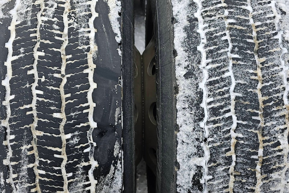 web1_rsz-tires-nts-jackknifed-semi-summer-tread-tires-20240118_145751