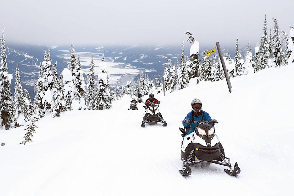 web1_snowmobilers2