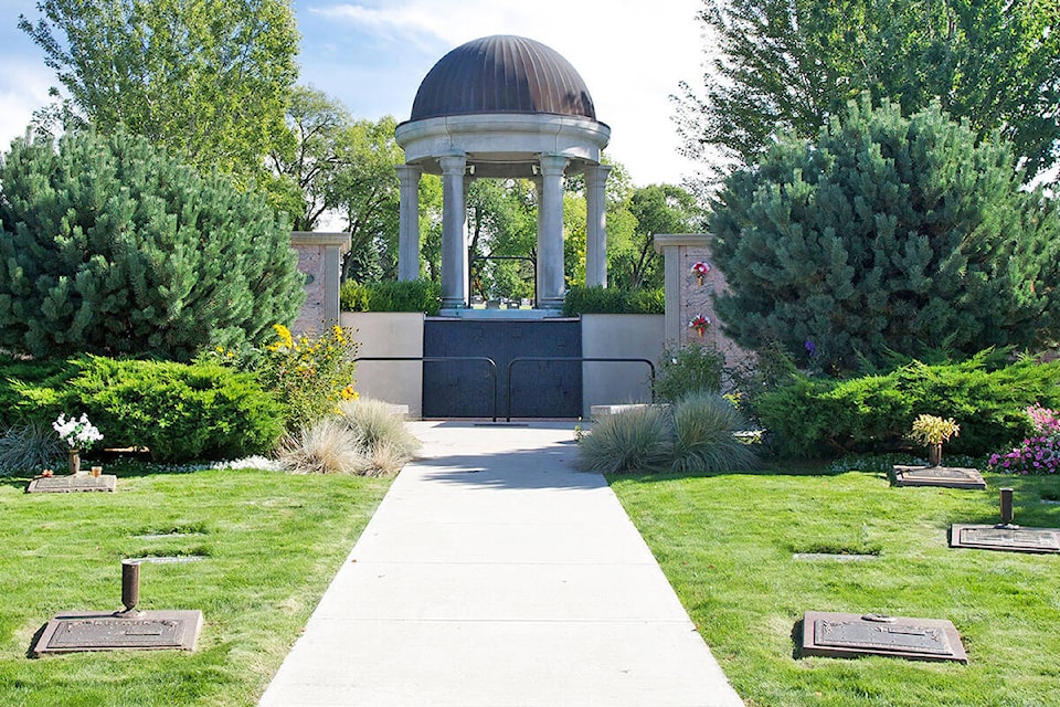 web1_171201-kcn-kelowna-cemetery