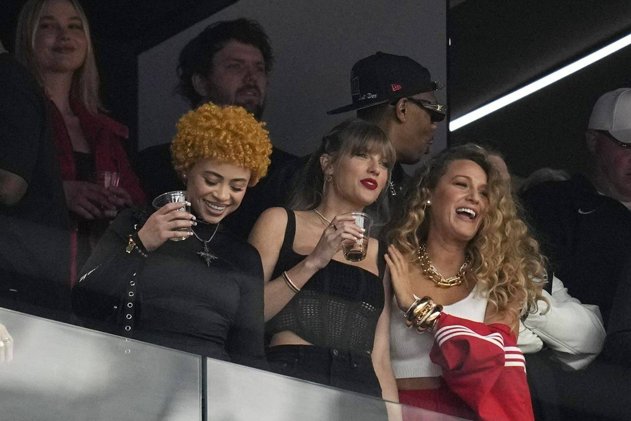 Taylor Swift makes history again while also continuing to support boyfriend  Travis Kelce