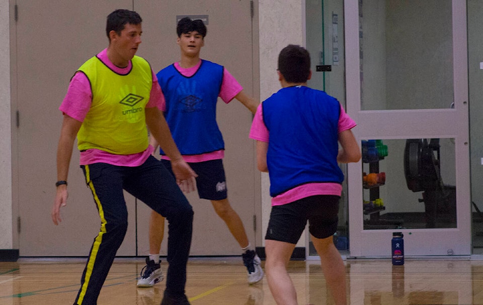 web1_230216-inu-pinkshirtday-_1