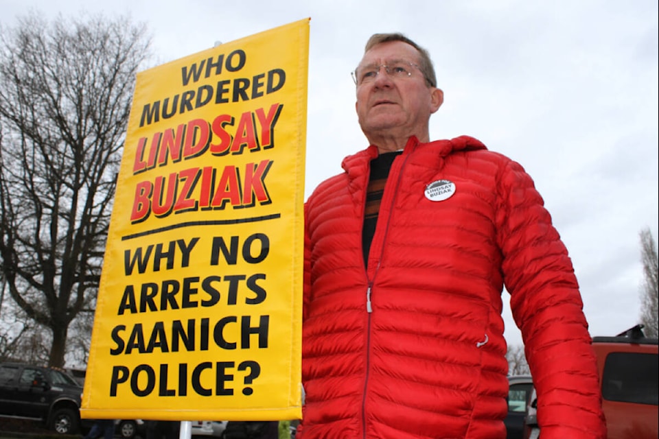 Jeff Buziak gathers wth family and supporters for the 14th annual walk to commemorate and demand justice for his daughter Lindsay Buziak’s murder. (Ella Matte/News Staff) 