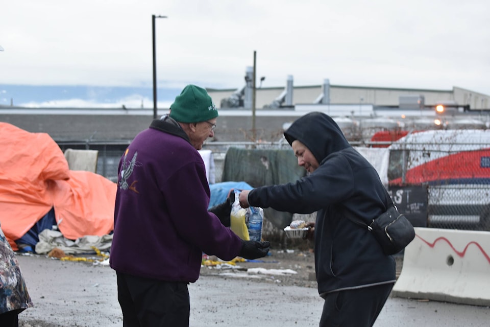 Mission Villas retirement home and John’s Angels handed out food, clothes, and care packages to those experiencing homelessness at Kelowna’s Tent City on Saturday, Jan. 27. (Jordy Cunningham/Capital News) 