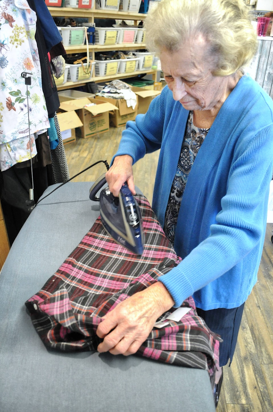web1_240213-lat-hc-secondstorythriftseniors-