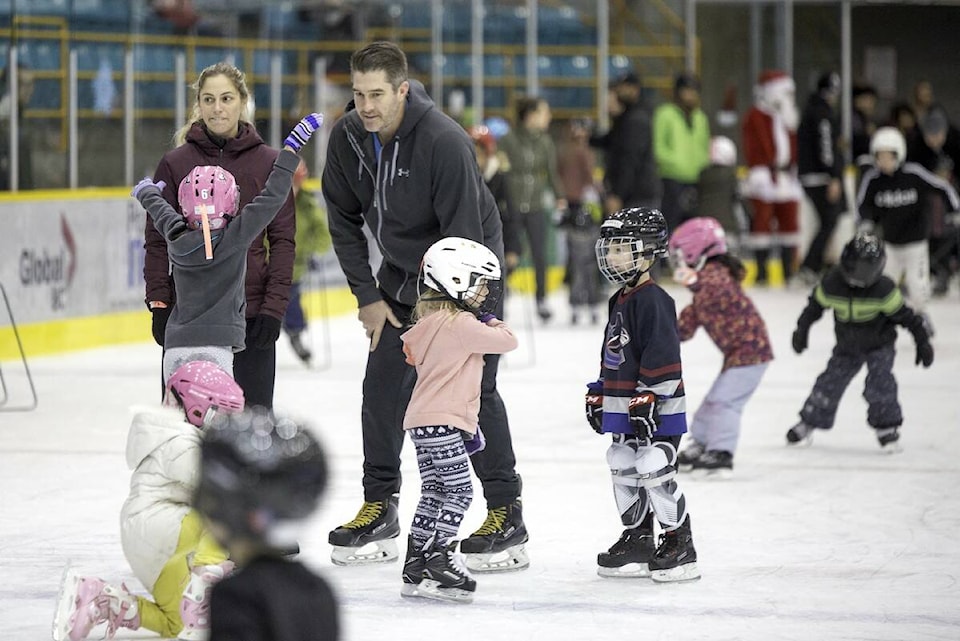 web1_240215-sul-familydayevents-skating_1