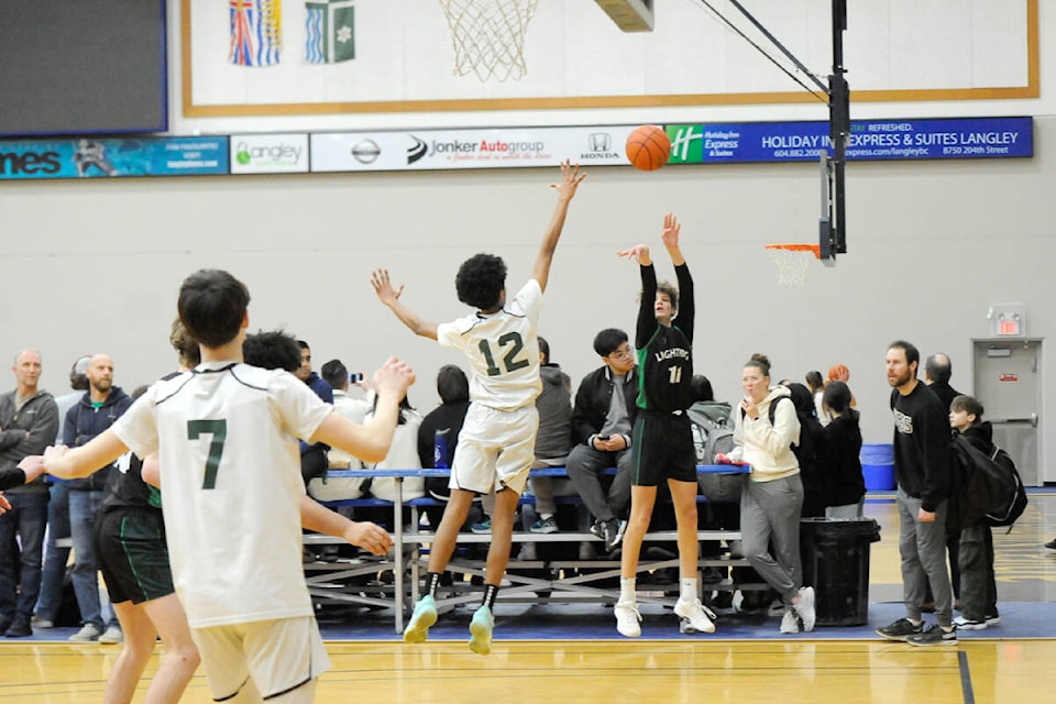 web1_240216-lat-rh-lecgrade8bball-gary_1