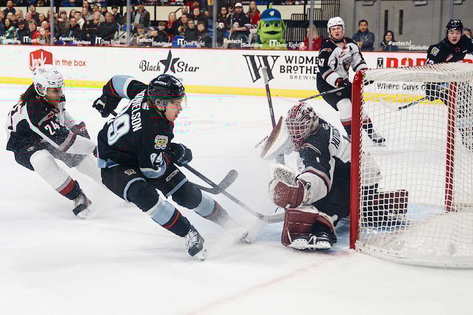  Portland Winterhawks took down the Vancouver Giants 8-3 at the Veterans Memorial Coliseum on Saturday night, Feb, 17, in a game that saw the two clubs combine for 116 minutes in penalties and nearly 20 power plays. (Keith Dwiggens/Special to 91ԭ Advance Times) 