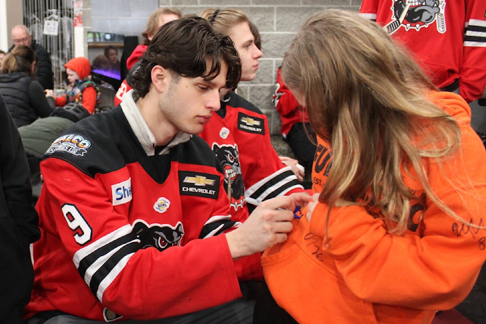 Alberni Valley Bulldogs’ Sam Leonard autographs Taya Haukeness’ hoodie during a Skate With the Bulldogs on Sunday, Feb. 11, 2024 at the Alberni Valley Multiplex. (SONJA DRINKWATER PHOTO) 