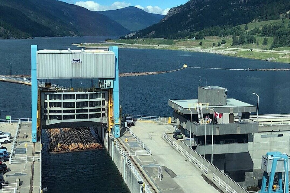 Hugh Keenleyside Dam is the site of a navigational lock that opens up to allow boat traffic, lumber and other supplies to pass through the dam. (BC Hydro)