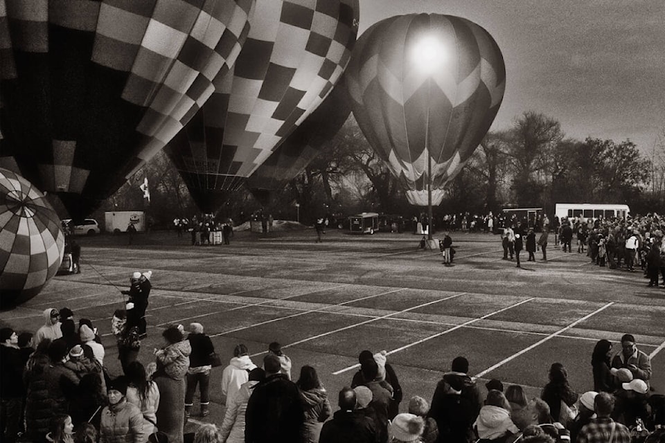 web1_rsz-b-and-w-vernon-balloons-2