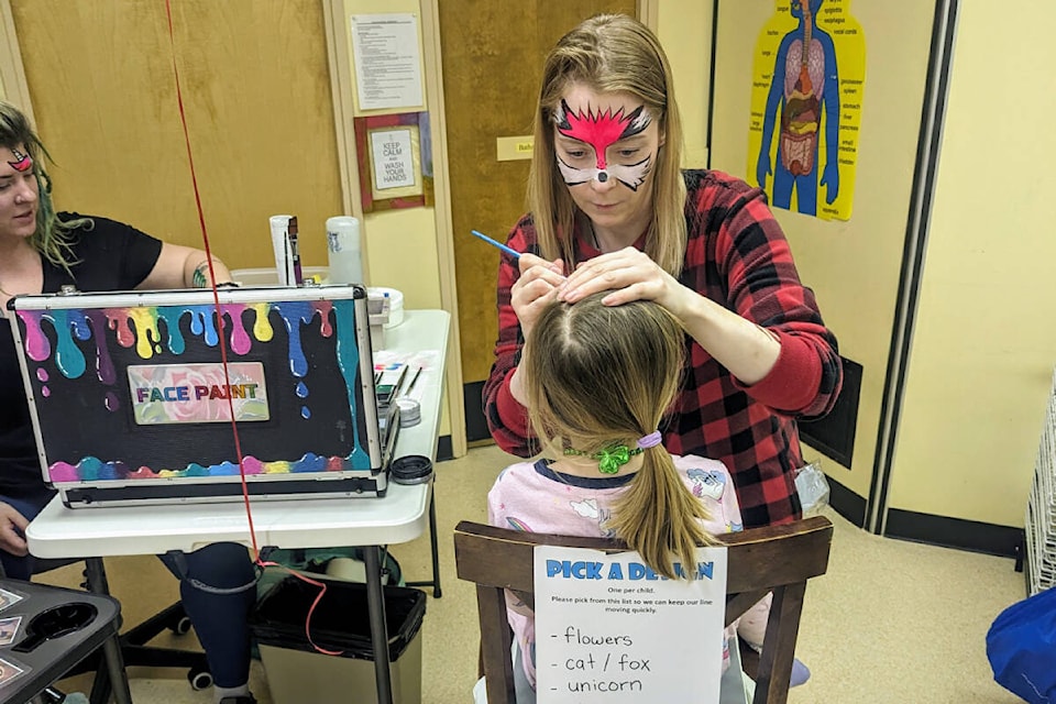 web1_rsz-nts-fam-fun-night-4-face-painter-6260