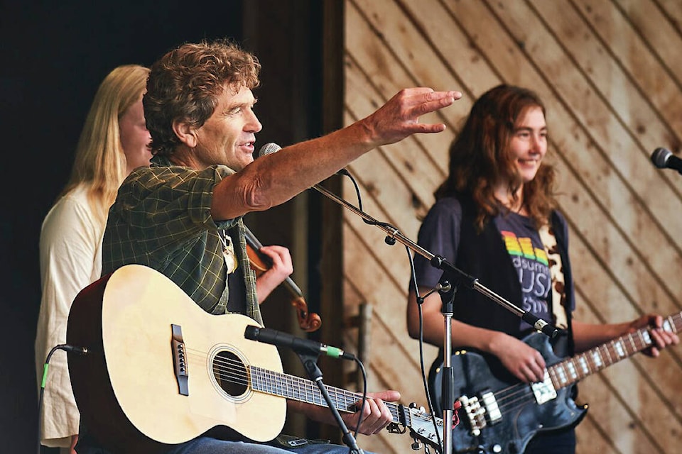 Mark Perry performs at Midsummer Festival in Smithers in 2018 with daughter Mip, right, on bass. (Adrian Forsyth/Airless Photography) 